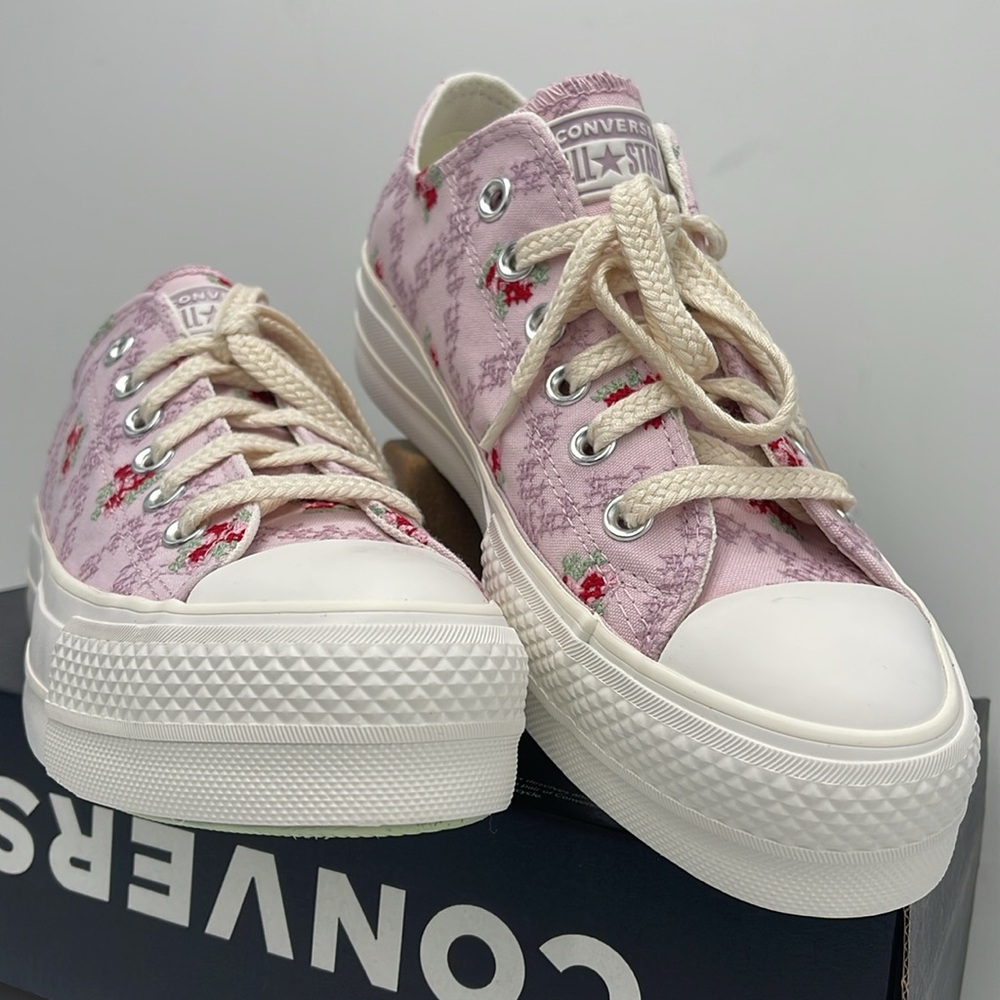Converse WMNS Platform Sneakers A13660C
CTAS LIFT OX
SUMMIT PINK/VINTAGE WHITE - Picture 5 of 16